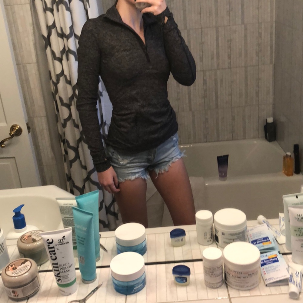 Half zip fitted lulu lemon sweatshirt